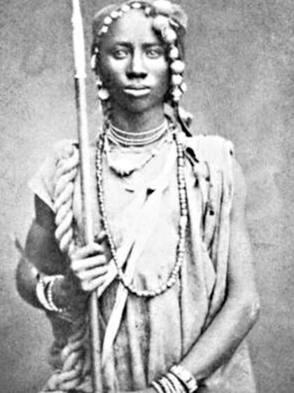Leyenda original: Una miembro de las Amazonas Mino o 'Dahomey', 1890.