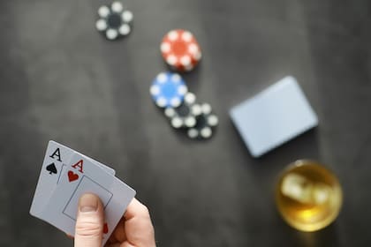 Leyendas del póker como Doyle Brunson y Johnny Moss ubicaron los primeros juegos en Dallas y Fort Worth