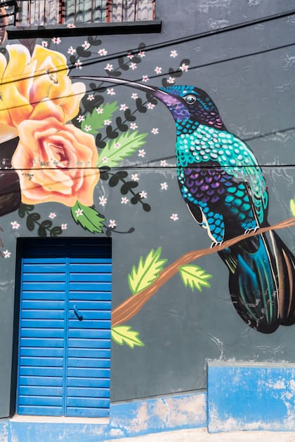 Leyendas y creencias paceñas hacen a los murales de Chualluma.