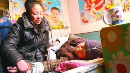 Li Lijuan adoptó 75 niños en los últimos 19 años y ahora no puede afrontar los gastos de mantenimiento