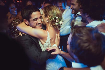 Pura felicidad, en este momento están en Tailandia, donde ella está jugando la Pink Polo Cup en el Thai Polo Club, para el team La Familia. Muy pronto partirán a Maldivas de luna de miel.