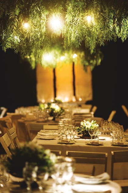 Detalles de la mesas ambientada por las hermanas Ricci. El catering, de Te cocino, fue planeado para comer de pie o en mesas comunitarias y se acompañó con vinos de Escorihuela Gascón, bodega de la que Lía es embajadora