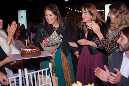 Lía Contepomi, hermana de los rugbiers, que fue docente en el Lomas Oral, cumplió años ese mismo día