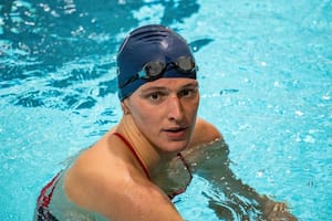Los triunfos de Lia Thomas, nadadora transgénero, reaviva el debate en las competencias universitarias de EE.UU.