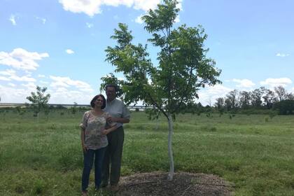 Lía y Dominicus Rohde en el campo de Lavalle, Corrientes