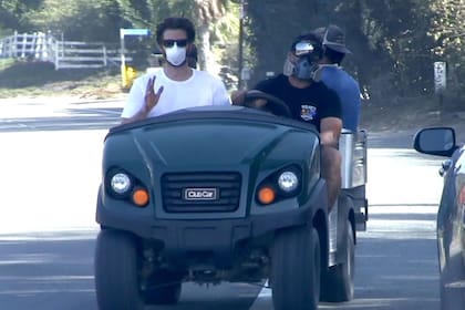 Liam, en la zona de los incendios para ver cómo quedó su hogar en Malibú