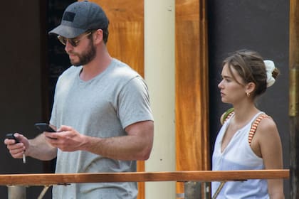 Hemsworth con su nueva novia