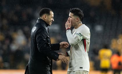 Liam Rosenior tiene en Enzo Fernández a un referente: "Está totalmente comprometido con este grupo"