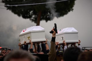 Líbano entierra a funcionario cristiano muerto en ataque israelí; crece ira anti-Hezbollah