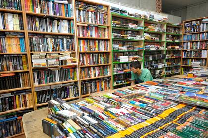 Postal típica de la pandemia: locales vacíos a la espera de clientes