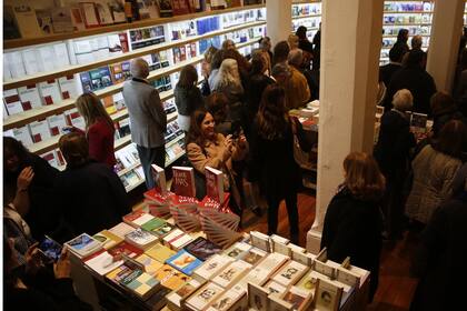En la rejuvenecida librería de Eudeba hay 20% de descuento para docentes y otras promociones con tarjetas de crédito