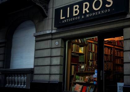 Libros antiguos y únicos te esperan en La Teatral