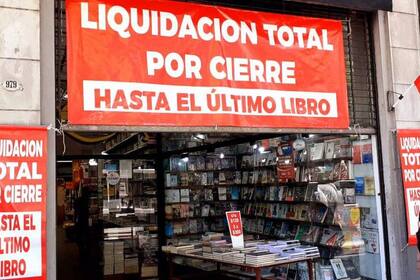Libros en liquidación en el centro porteño