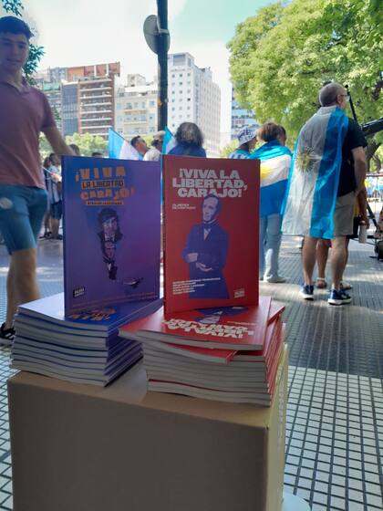 Libros y ciudadanos en la asunción presidencial de Javier Milei