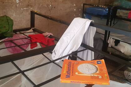 Libros y ropa de los estudiantes secuestrados en la Bethel Baptist School en el noroeste de Nigeria