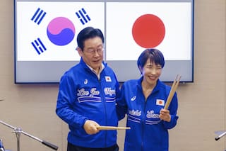 Líderes de Japón y Corea del Sur improvisan al ritmo de éxitos de K-pop en una cumbre