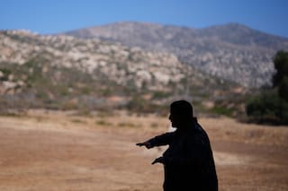 Líderes indígenas dicen que muro fronterizo entre EE.UU. y México profana sitios sagrados
