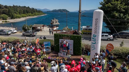 Life Seguros acompañó a los triatletas en cada tramo de la carrera, celebrando el esfuerzo y la superación personal.