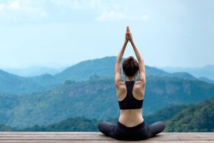 El yoga permite una relajación a nivel físico y mental, elimina tensiones en los músculos y las articulaciones