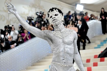 Lil Nas X asiste a la gala benéfica del Instituto de Vestuario del Museo Metropolitano de Arte que celebra la inauguración de la exposición "Karl Lagerfeld: A Line of Beauty", el lunes 1 de mayo de 2023 en Nueva York