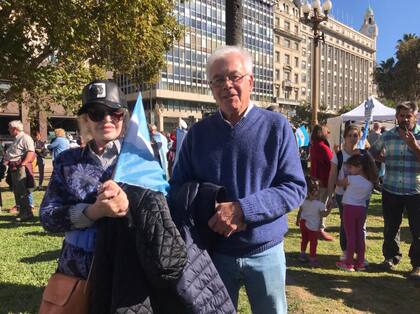 Liliana y Carlos Monvale, productores de la zona de Lobos