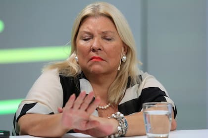 En un sector del Gobierno sospechan que las quejas de Carrió transmiten su incomodidad con el plan económico y que es su forma de entornar una puerta de salida