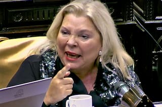 Carrió regresa a Córdoba después del escándalo y seguirá en campaña con Negri
