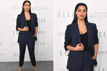 Lilly Singh apostó por un traje en color azul marino y lo combinó con sandalias transparentes