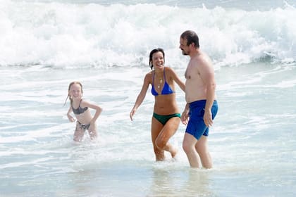 Lily Allen y David Harbour se divierten en el agua junto a una de las hijas de la cantante