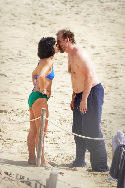 Lily Allen y su esposo, el actor David Harbour, disfrutan de una tarde de playa durante la temporada navideña en Saint Barts