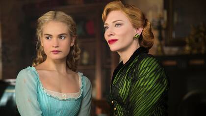 Lily James y Cate Blanchett en Cenicienta
