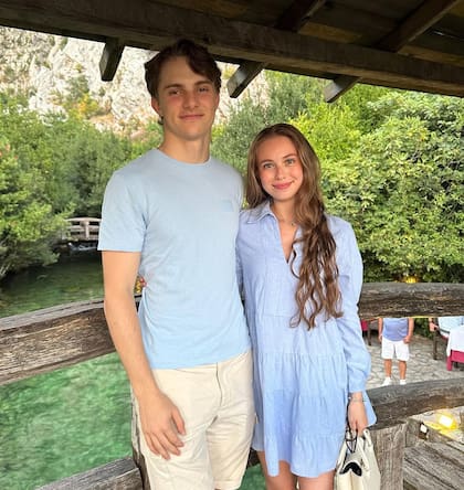 Lily Zneimer es británica y tiene 23 años; elige mantener un perfil bajo y tiene su cuenta de Instagram privada (Foto: Instagram @oscarpiastri)