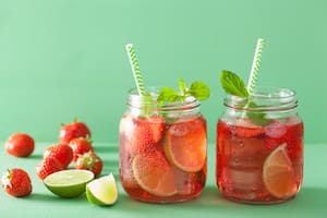 Limonada con frutillas y menta