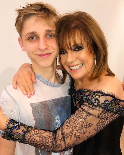 Linda Gray con su nieto (Foto: Instagram/@lindagray_)