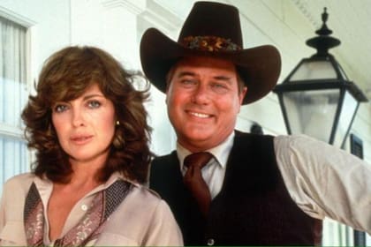 Linda Gray y Larry Hagman interpretaron a un conflictivo matrimonio en la serie (Foto: CBS)
