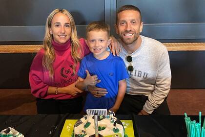 Linda Raff, Papu Gómez y su hijo mayor, Bauti. Crédito: Instagram