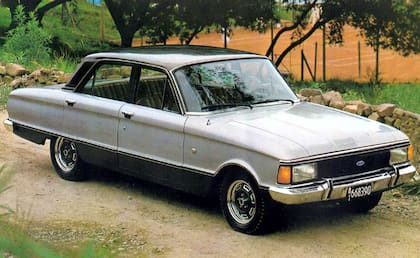 Línea 1978. Faros rectangulares y el comienzo del eslogan “El clásico
argentino” en las publicidades del modelo