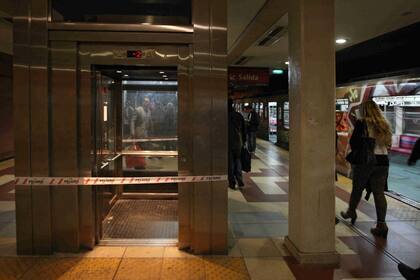 Línea B, Estación Los Incas / El ascensor no funciona desde octubre de 2011
