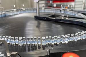 Línea de producción de la vacuna ARNm de Covid en la planta de Pfizer, en Kalamazoo