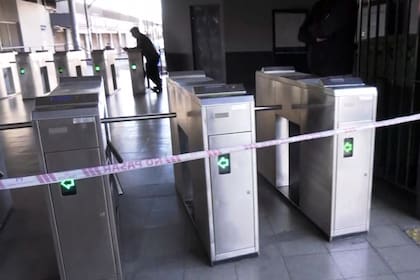 Línea Sarmiento: la estación Morón vacía por el paro de trenes