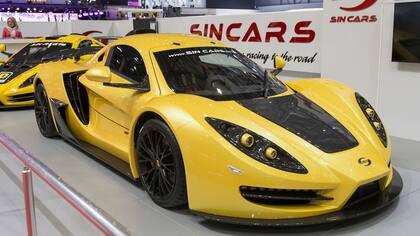 Británico y con motor de origen Chevrolet V8 6.2 L de 525 CV, el Sin R1