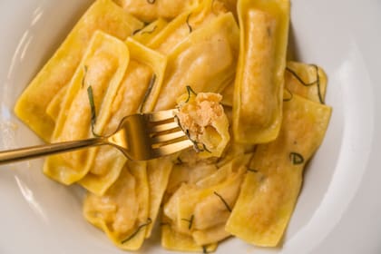 Lingotti di salmone con manteca y salvia, ¿cómo no tentarse?