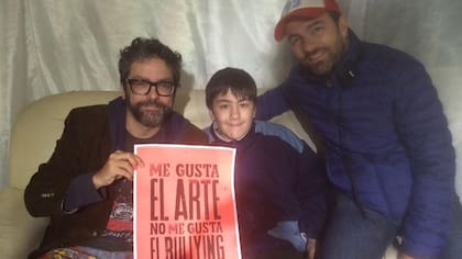 "Liniers", Juan Sánchez y Kevin Johansen, tras un recital en Bahía Blanca. Foto: Twitter