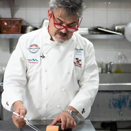 Lino Gómez Adillon es el dueño del restaurante Volver de Ushuaia