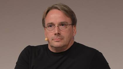 Linus Torvalds hizo público su proyecto para crear un nuevo sistema operativo el 25 de agosto de 1991