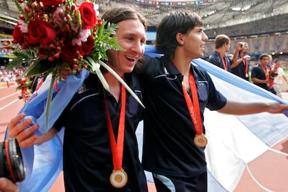 Messi con su inseparable amigo Agüero, en los Juegos de Pekín 2008, cuando el rosarino aportó dos goles para llevar a la Argentina a su segundo oro olímpico consecutivo