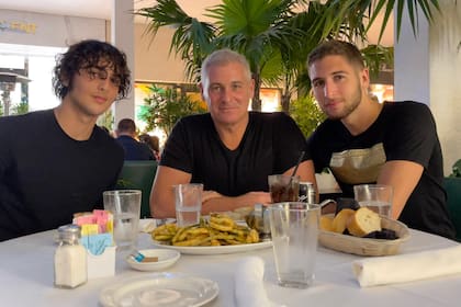 Lionel Uberman, junto a sus dos hijos, su principal orgullo