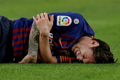 Lionel Messi, tendido en el Camp Nou.