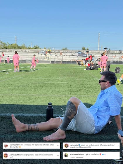 Lionel Messi a puro relax durante el partido de fútbol de uno de sus hijos (Foto: Instagram @antonelaroccuzo)