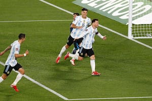 Triplete de Messi y victoria sobre Bolivia en la noche del reencuentro